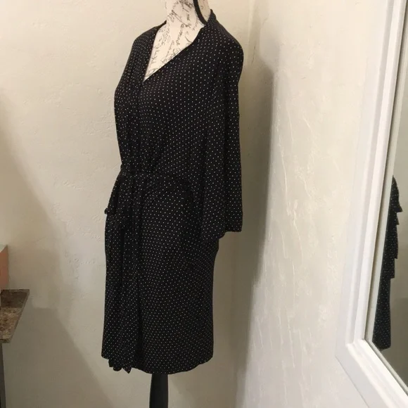 SECRET TREASURES Robe. Size Large - Picture 1 of 10